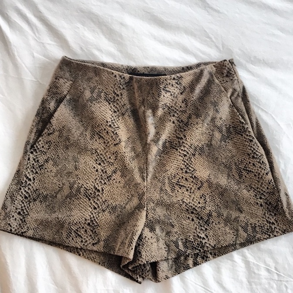 🆕 Zara snake skin shorts!