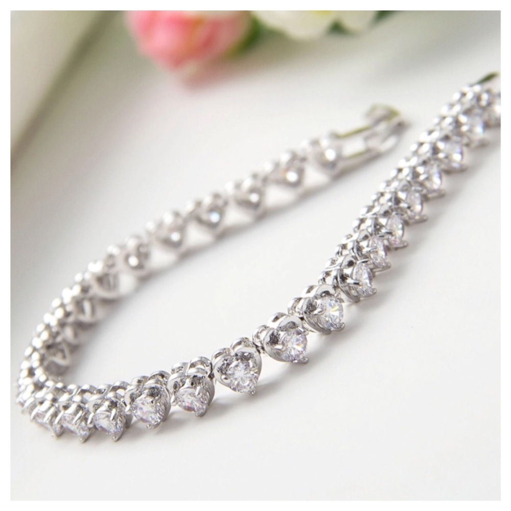 Swarovski Crystals Roso Heart Tennis Bracelet S17 - Picture 2 of 4