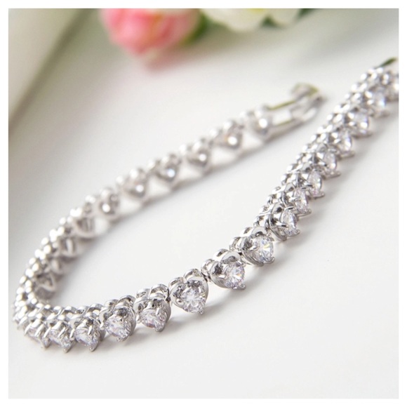 Swarovski Crystals Roso Heart Tennis Bracelet S17 - Picture 2 of 4