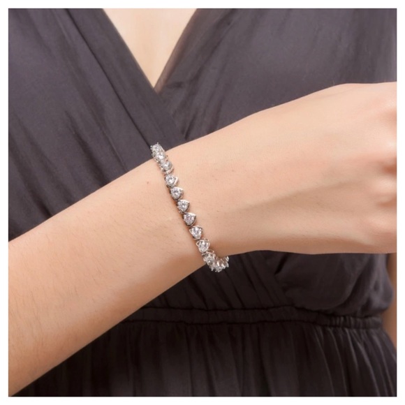 Swarovski Crystals Roso Heart Tennis Bracelet S17 - Picture 3 of 4