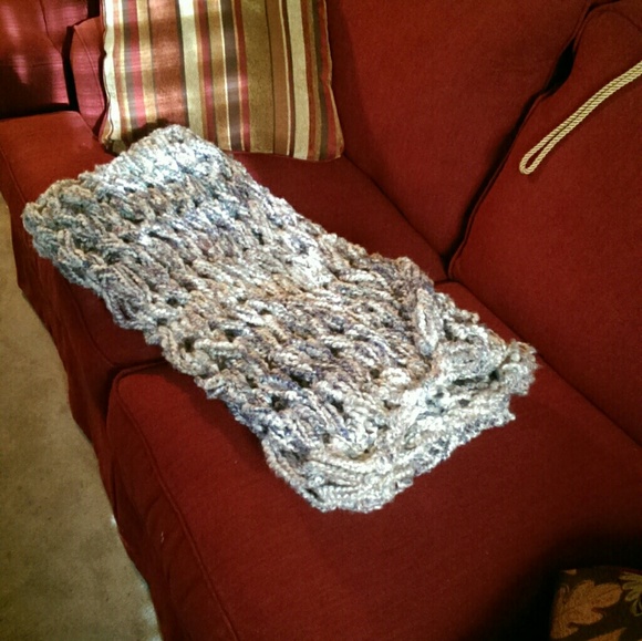 Hand make arm knitting throw - Picture 2 of 3