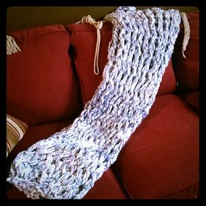 Hand make arm knitting throw