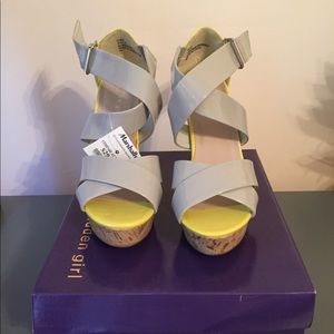 NWT madden Girl Wedges. Size 8