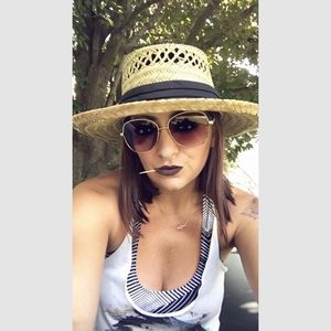 Meet your Posher, Amanda