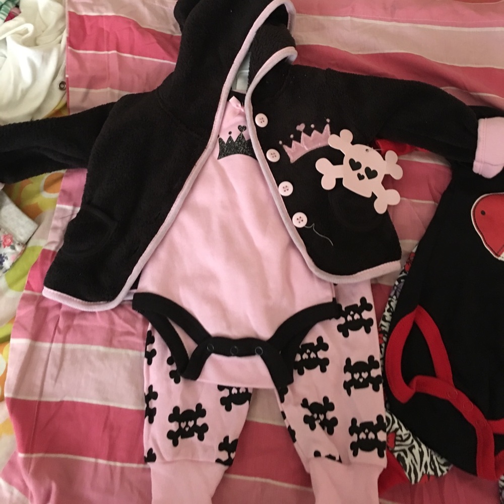 2new 0-3months sets - Picture 4 of 4