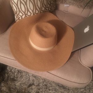 Women’s straw beach hat