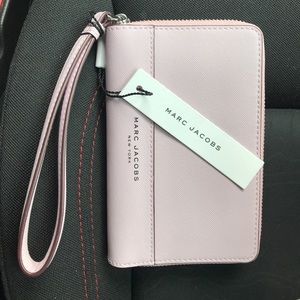 NWT - Marc Jacobs wristlet in Light Lilac