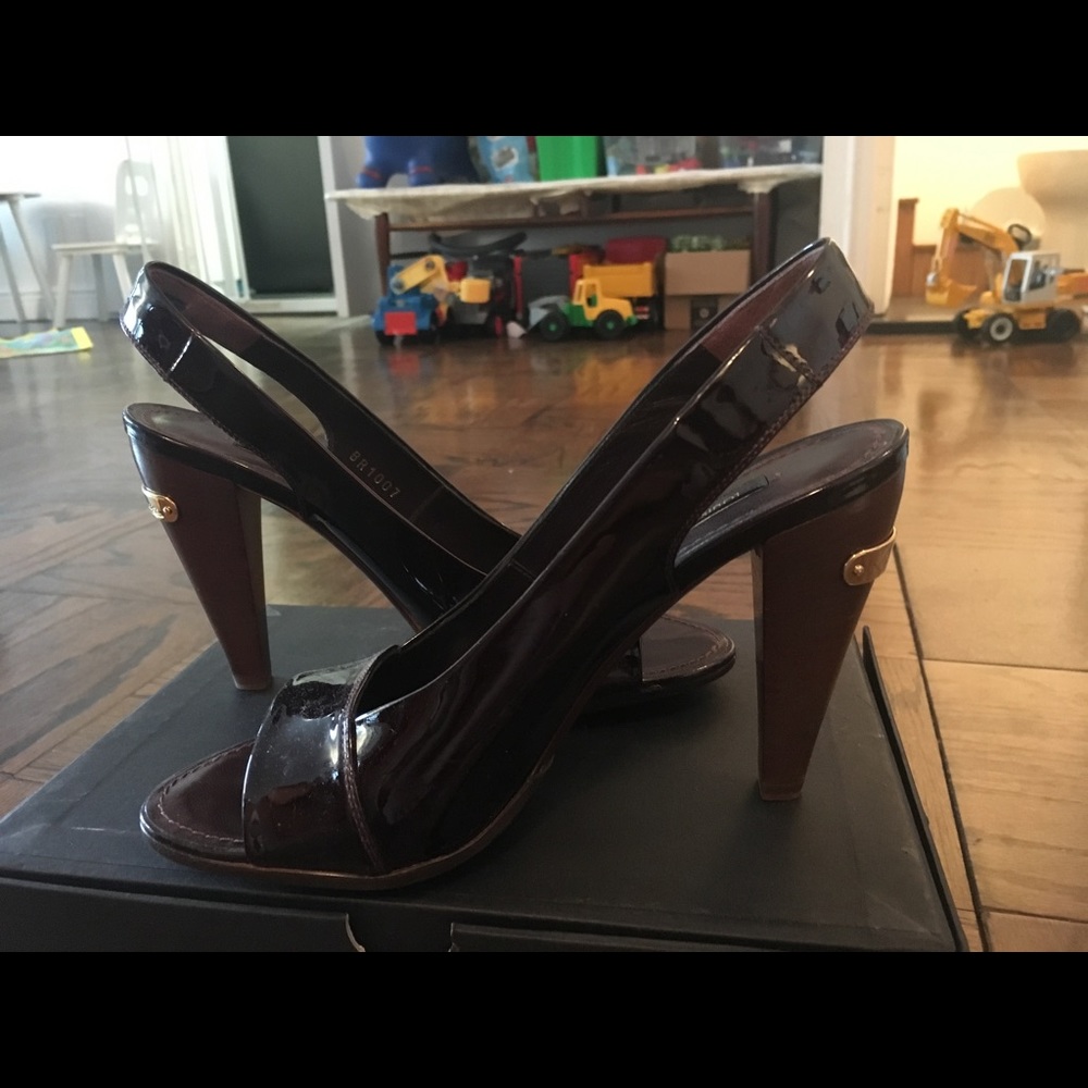 Authentic Louis Vuitton patent leather pumps