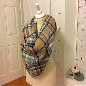 NWOT Blanket Scarf Tan/olive green/cream/Black