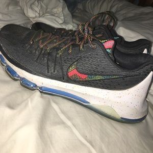 I’m selling size 8s.  Kd 8s