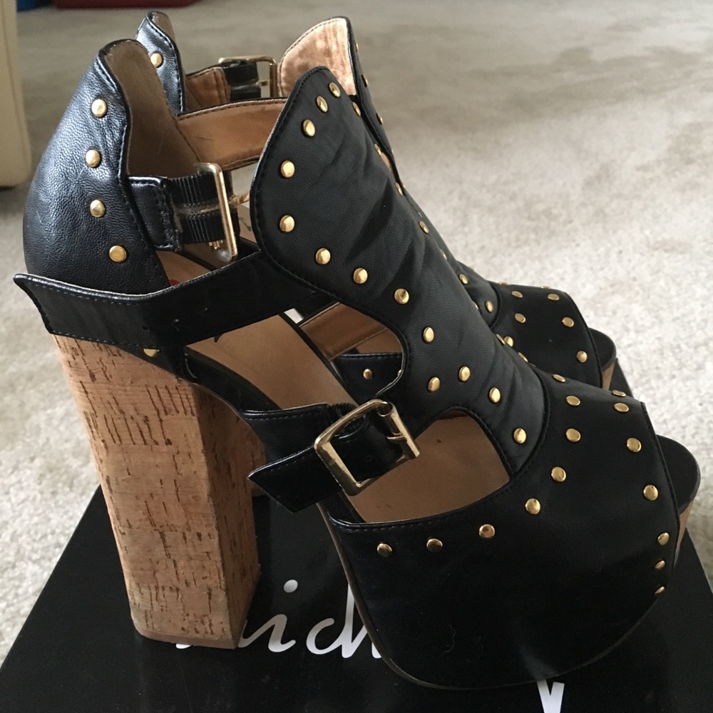 Studded stack heels - Picture 2 of 3