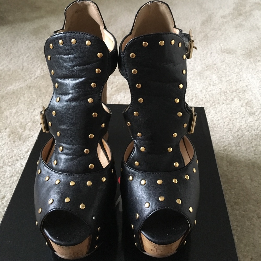 Studded stack heels - Picture 3 of 3