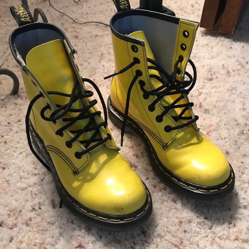 Size 6 yellow combat boots