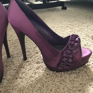 Barely used size 10 pink/fuschia heels.