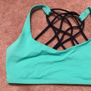 Lululemon free to be Wild size 6