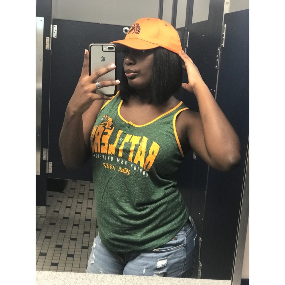 Meet your Posher, Donecia