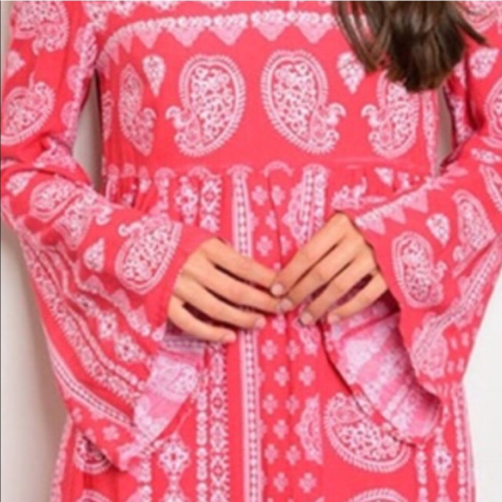 ❣️ Sale was 45$ down sizing ❣️ Belled sleeve dress - Picture 5 of 7