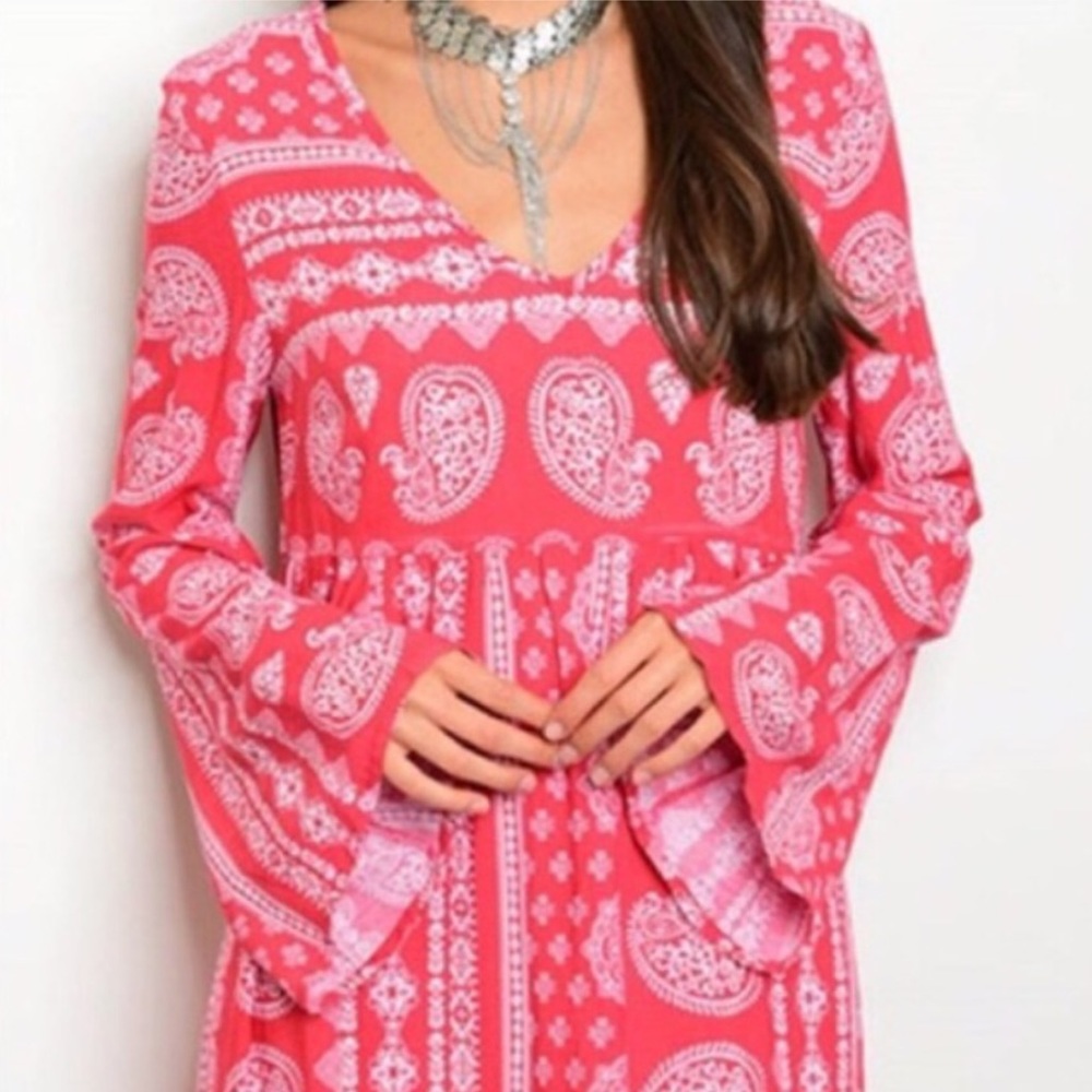 ❣️ Sale was 45$ down sizing ❣️ Belled sleeve dress - Picture 6 of 7