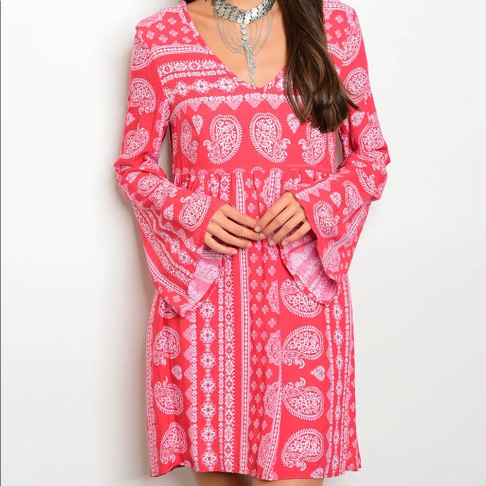 ❣️ Sale was 45$ down sizing ❣️ Belled sleeve dress - Picture 2 of 7