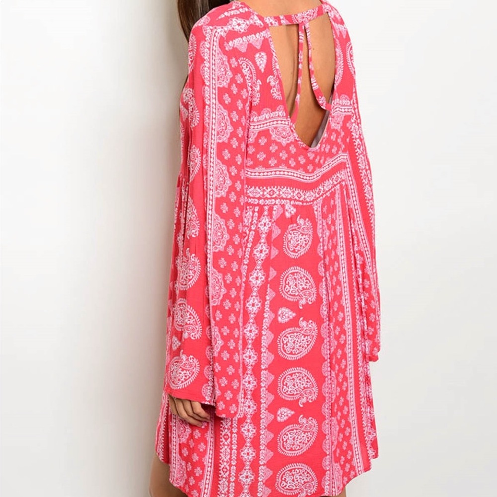 ❣️ Sale was 45$ down sizing ❣️ Belled sleeve dress - Picture 4 of 7