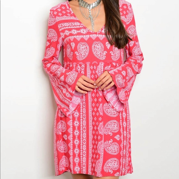 ❣️ Sale was 45$ down sizing ❣️ Belled sleeve dress - Picture 2 of 7