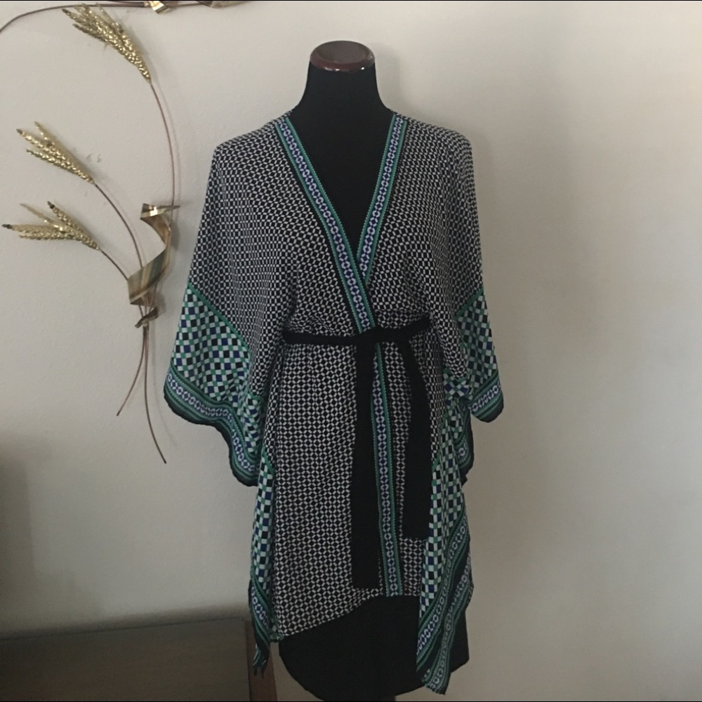Violet + Claire Kimono - Picture 2 of 7