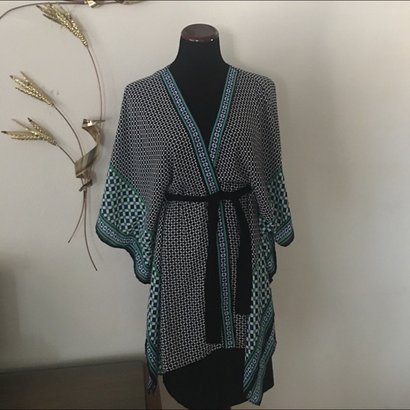 Violet + Claire Kimono - Picture 2 of 7