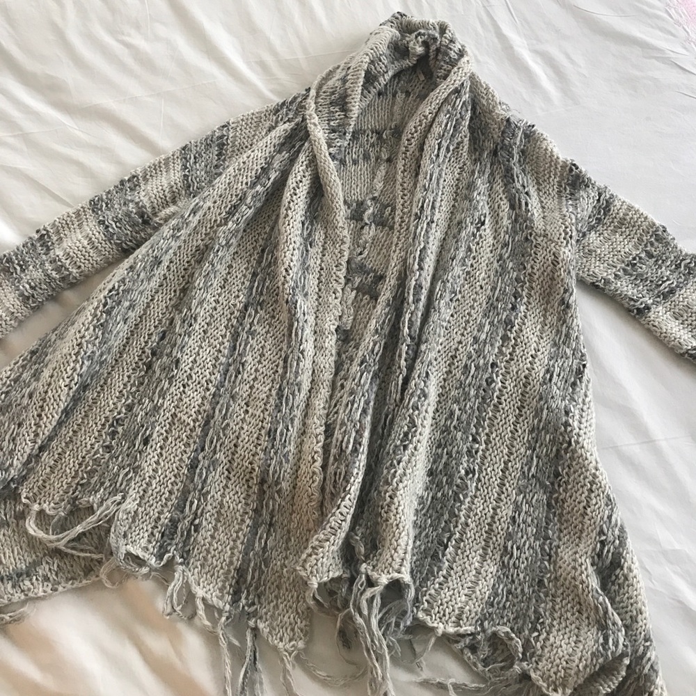 FREE PEOPLE - gray fringe knit cardigan