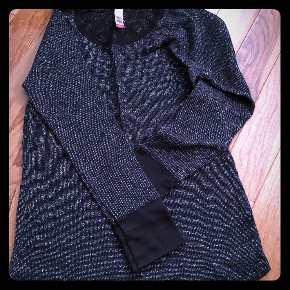BNWOT  👚Black w/ silver sparkles shirt👚