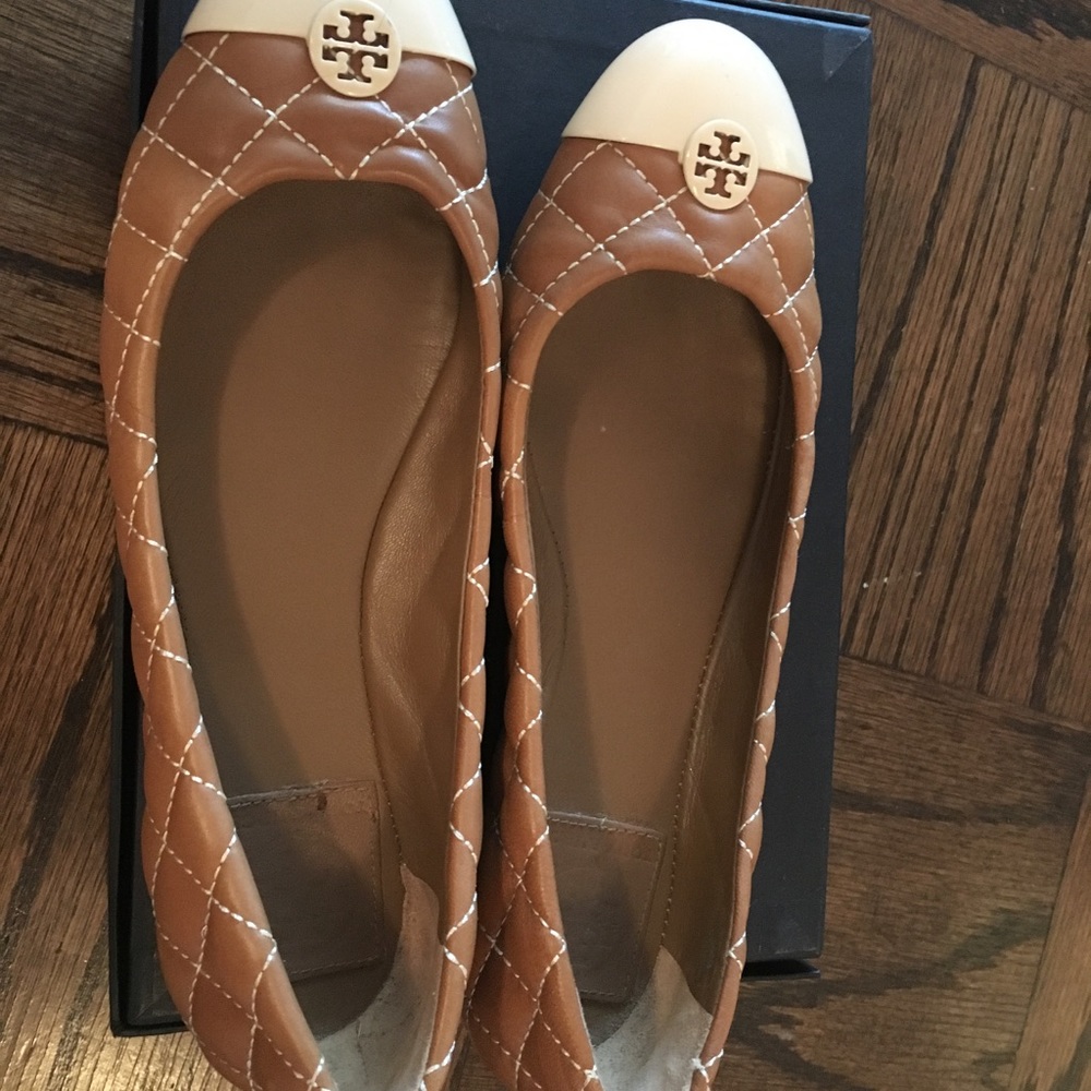 Nearly new authentic Tory Burch flats