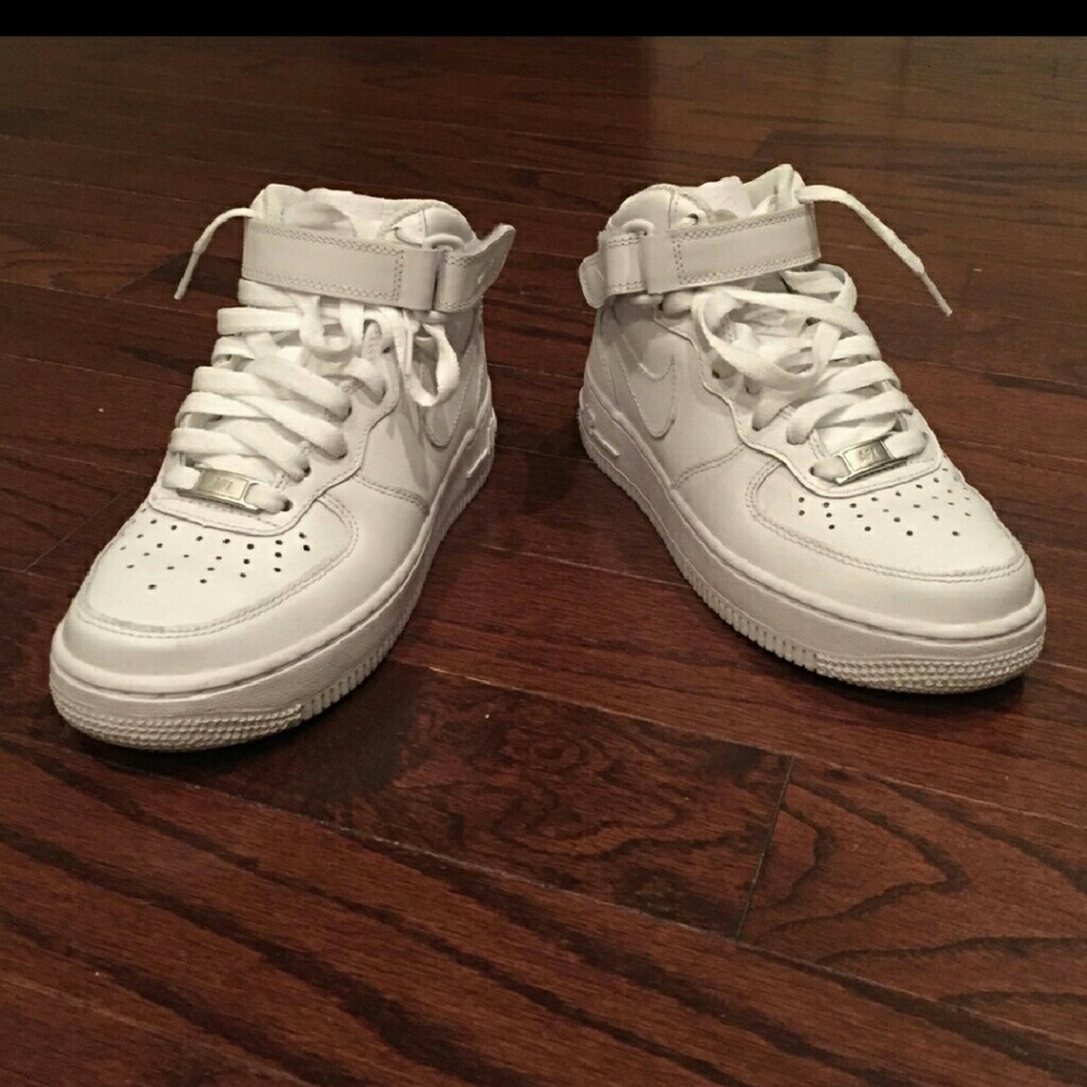 All white forces - Picture 2 of 2