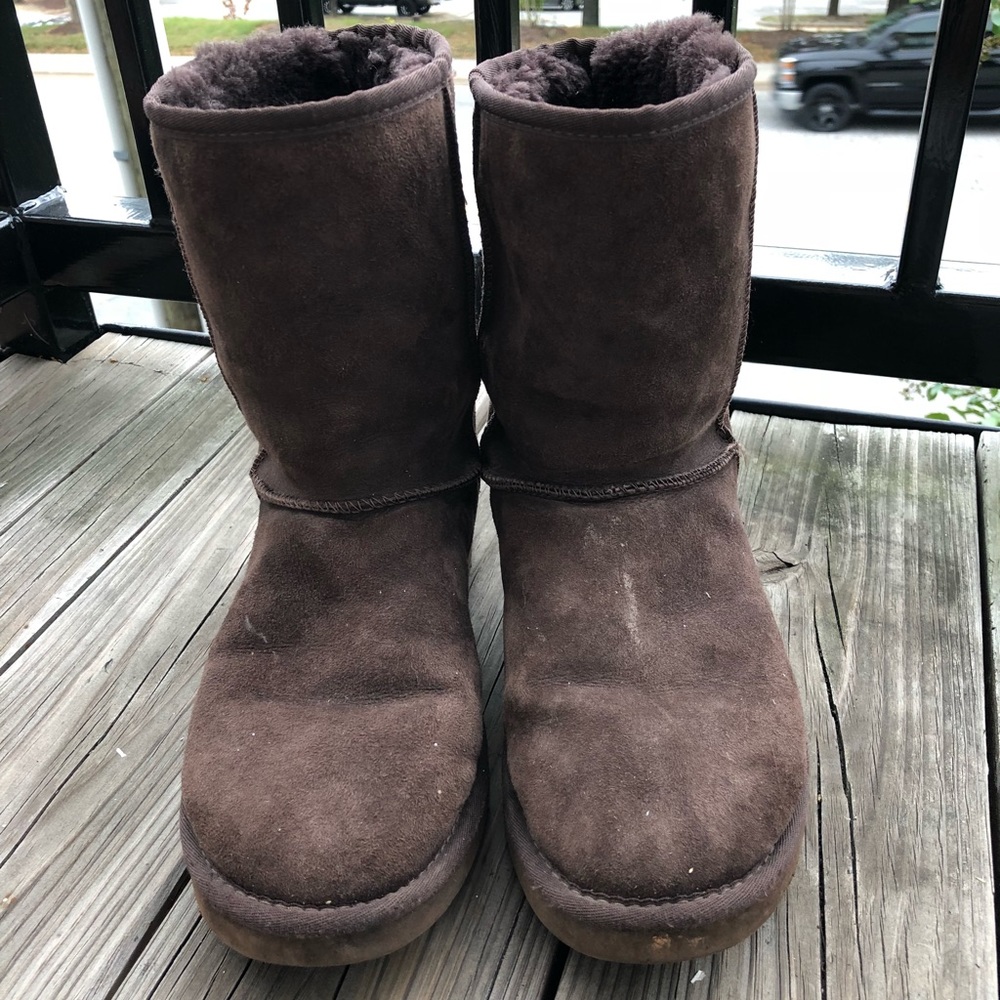 Short Brown Uggs Size 10