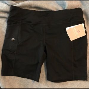 NWT Athleta Be Free Shorts Black L
