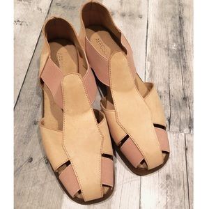 Slip on Aerosoles 4 Give tan sandals
