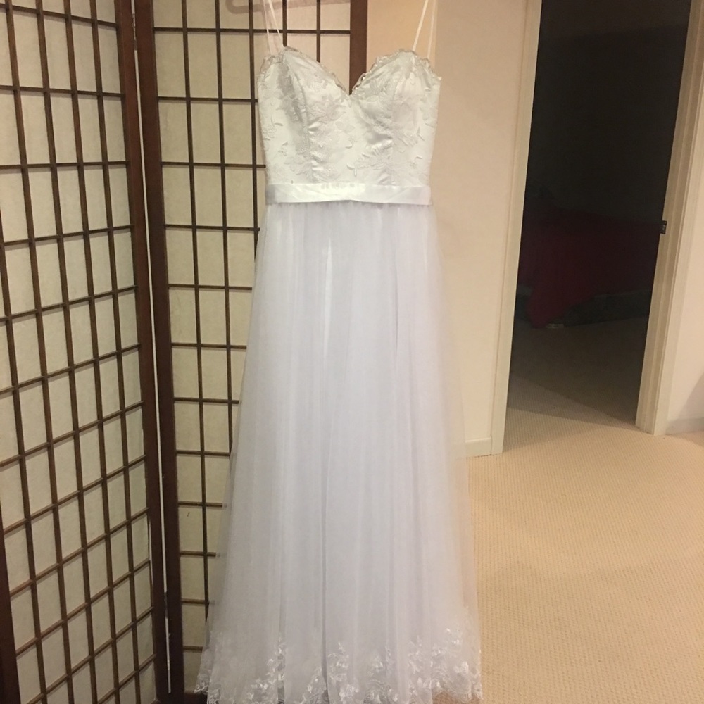 NWT simple summer wedding gown!