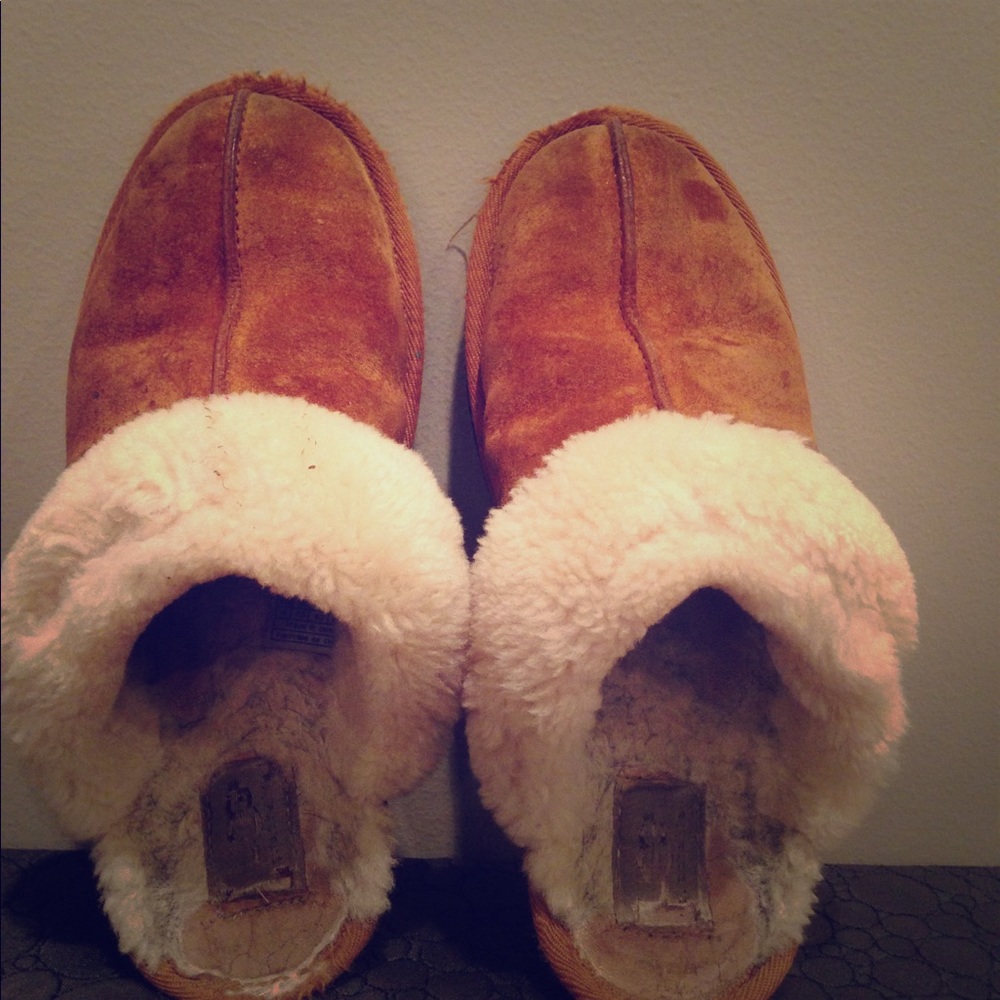 Ugg slippers scufette size 9