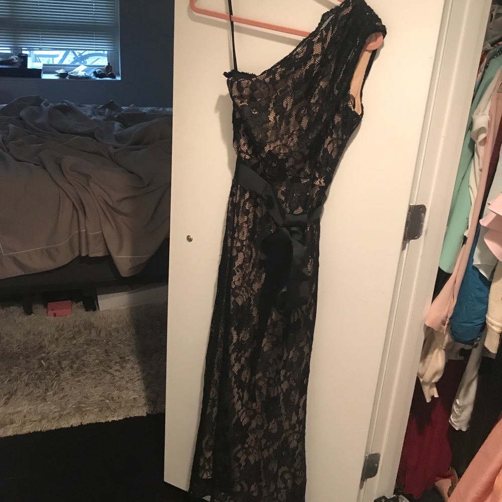 Size 6 beautiful black lace one shoulder gown