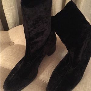 Stuart Weitzman Sz 9 black velvet