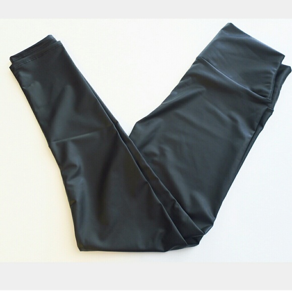 Vegan Leather Legging in Matte Black - Picture 4 of 6