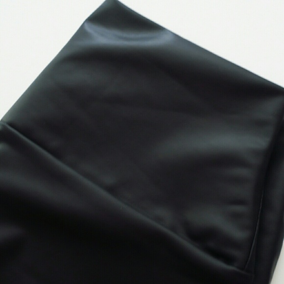 Vegan Leather Legging in Matte Black - Picture 5 of 6