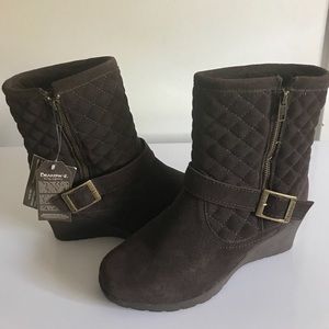 NWT BearPaw Wedge Boots