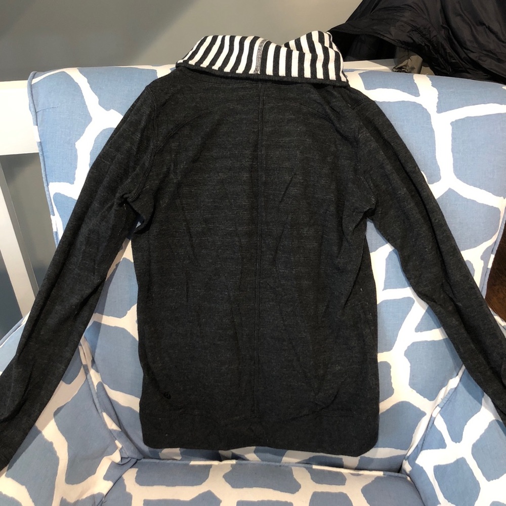 Lululemon In a Cinch reversible cowl neck pullover
