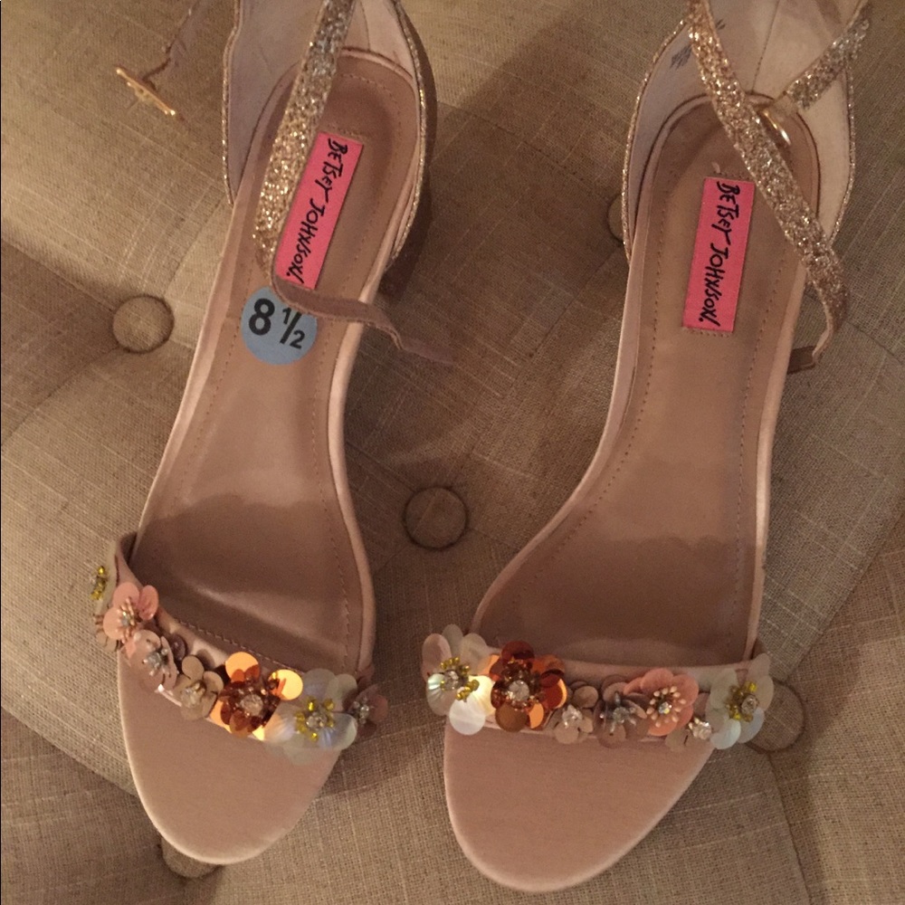Betsy Johnson Sparkly sandals!!