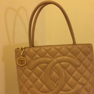 Chanel quilted lambskin medium beige shoulder bad
