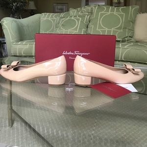 Salvatore Ferragamo Vara size 6