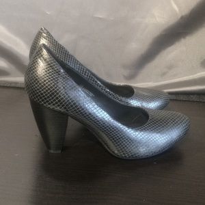 Born Crown Heels Pumps Gun Metal & Black