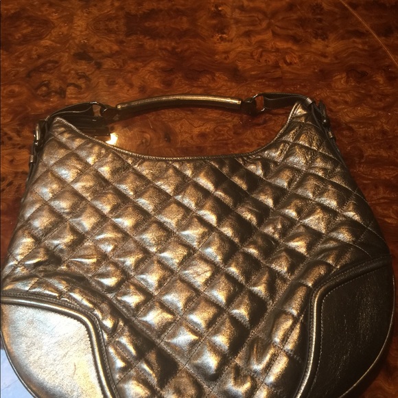 Burberry Quilted Leather Hoxton Hobo . - Picture 2 of 3