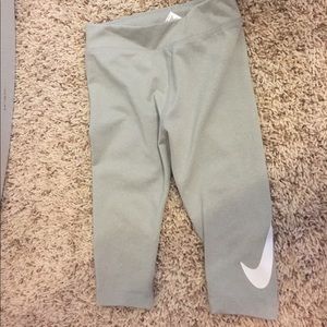 Nike Capri