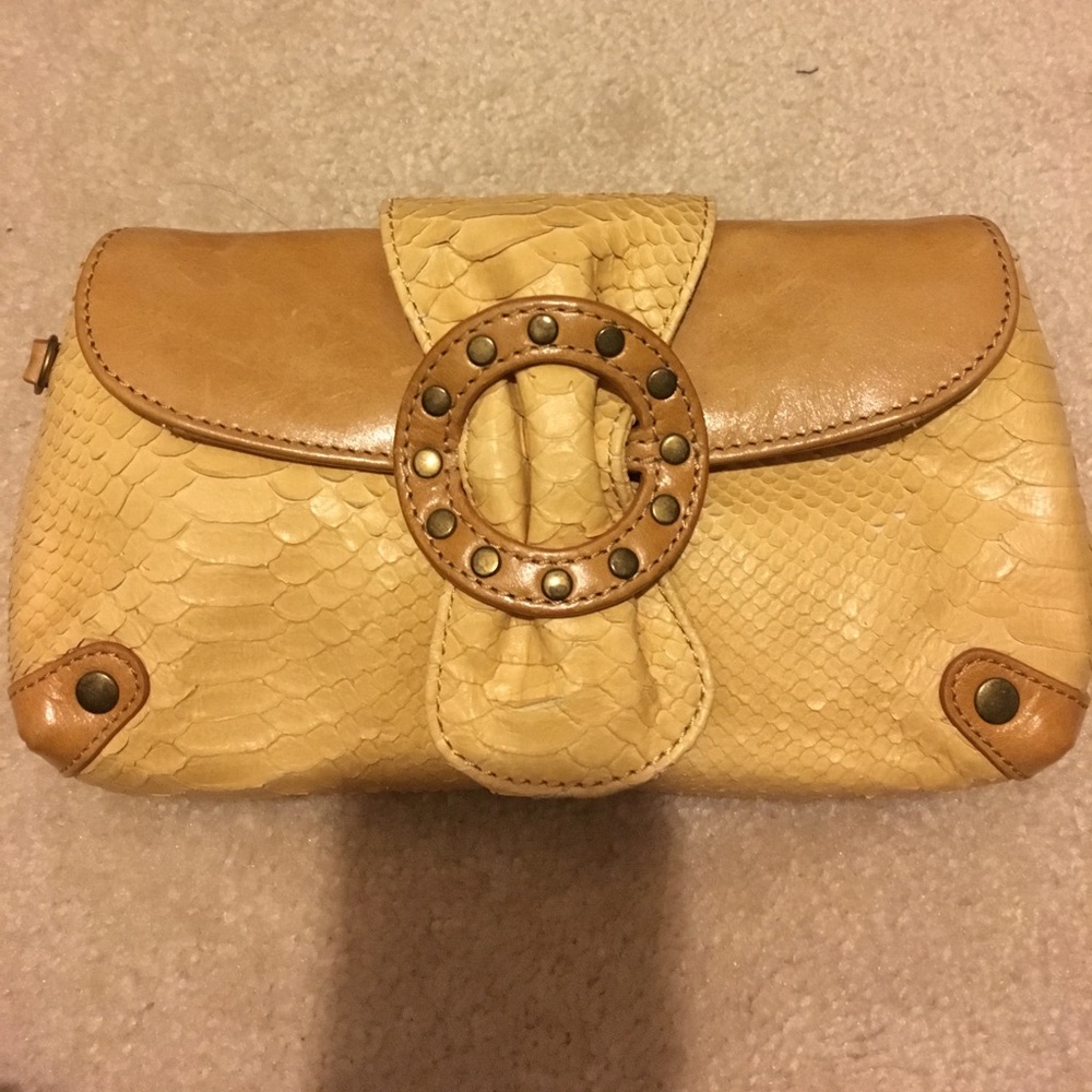 New babe D clutch snake skin yellowish tan