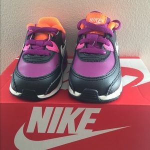 Toddler Nike sneakers size 4